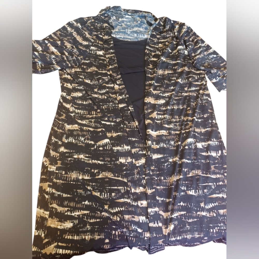Connected Apparel Black and Cream Abstract Blouse